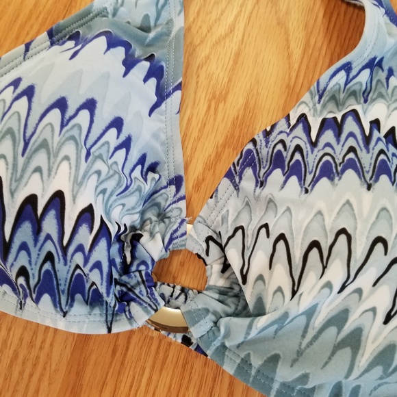 🎉HP🎉 NWT Blue Wavey Stripe Bikini Top Metal Ring - Picture 5 of 8